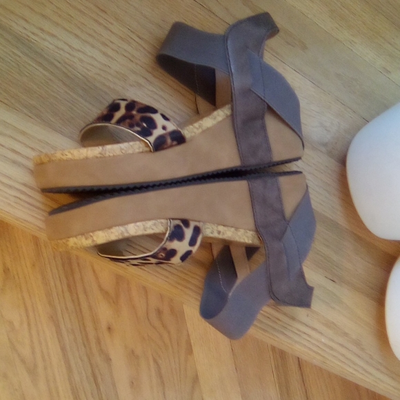 Trendy Semi Platform  Leopard Print Sandals Stretch Strap - Picture 7 of 14